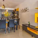Apartment 3 Bedroom Cozy In *