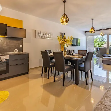 アパート 3 Bedroom Cozy In