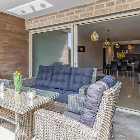 3 Bedroom Cozy In Apartment