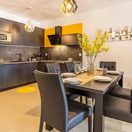 3 Bedroom Cozy In Apartman Pula